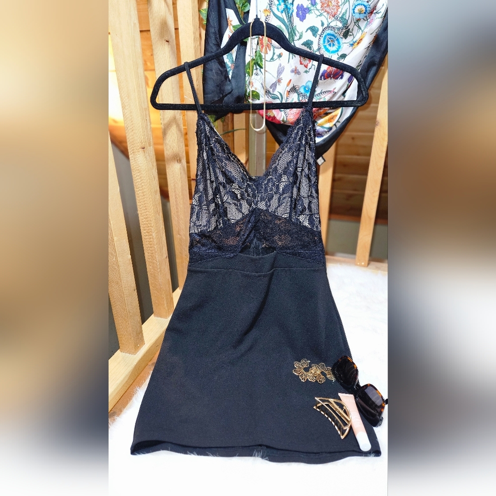Elegant Black Lace Nightdress
